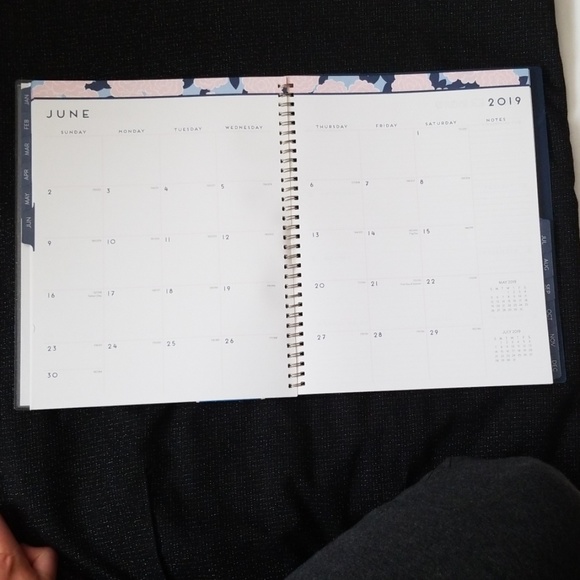 New 2019 weekly/monthly tabbed planner - Picture 5 of 7